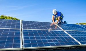 Installation et mise en production des panneaux solaires photovoltaïques à Acoua